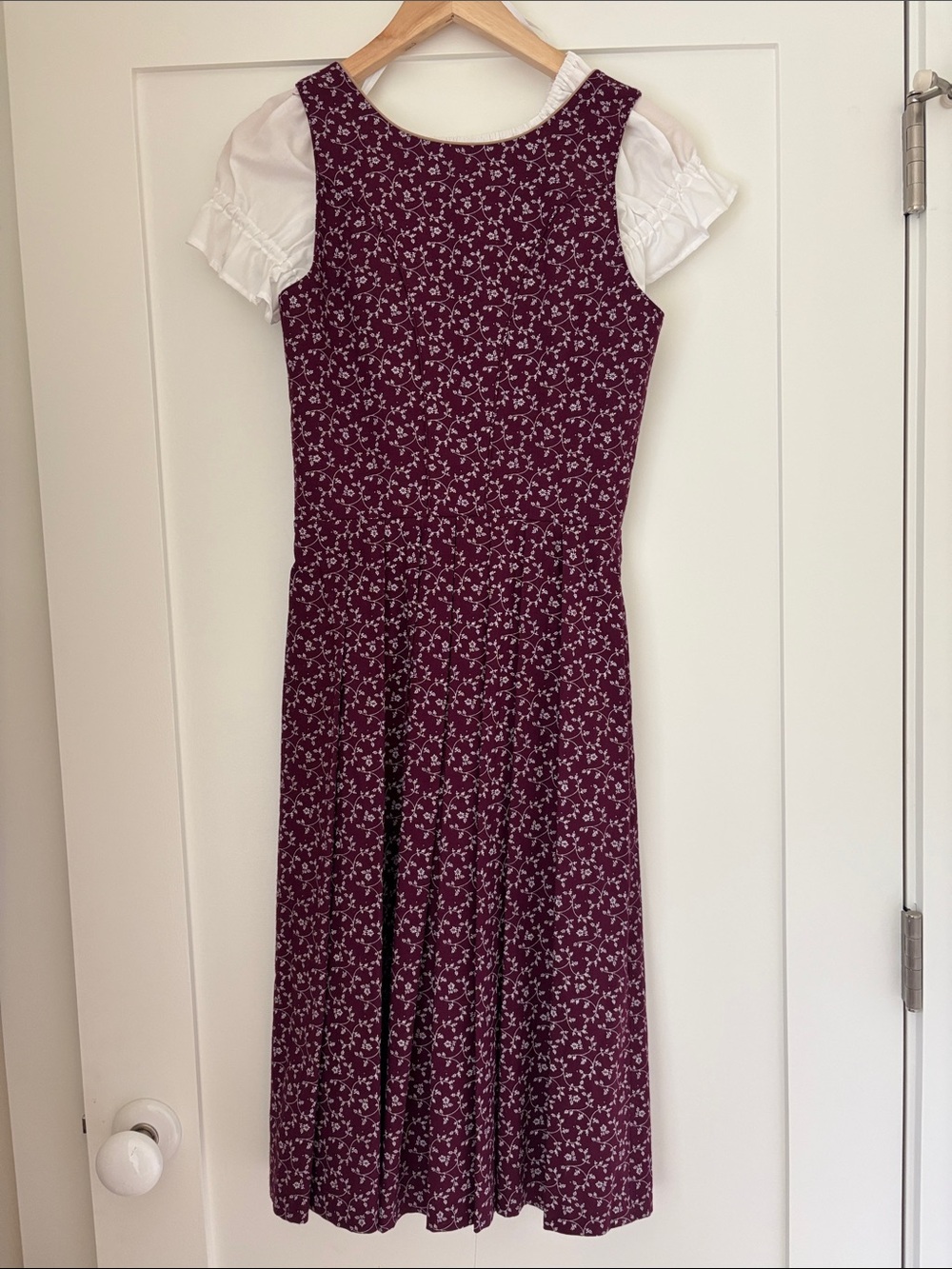 Burgundy Floral Midi Dress with Puff Sleeve Blouse (Traditional Dirndl) - Picture 4 of 13